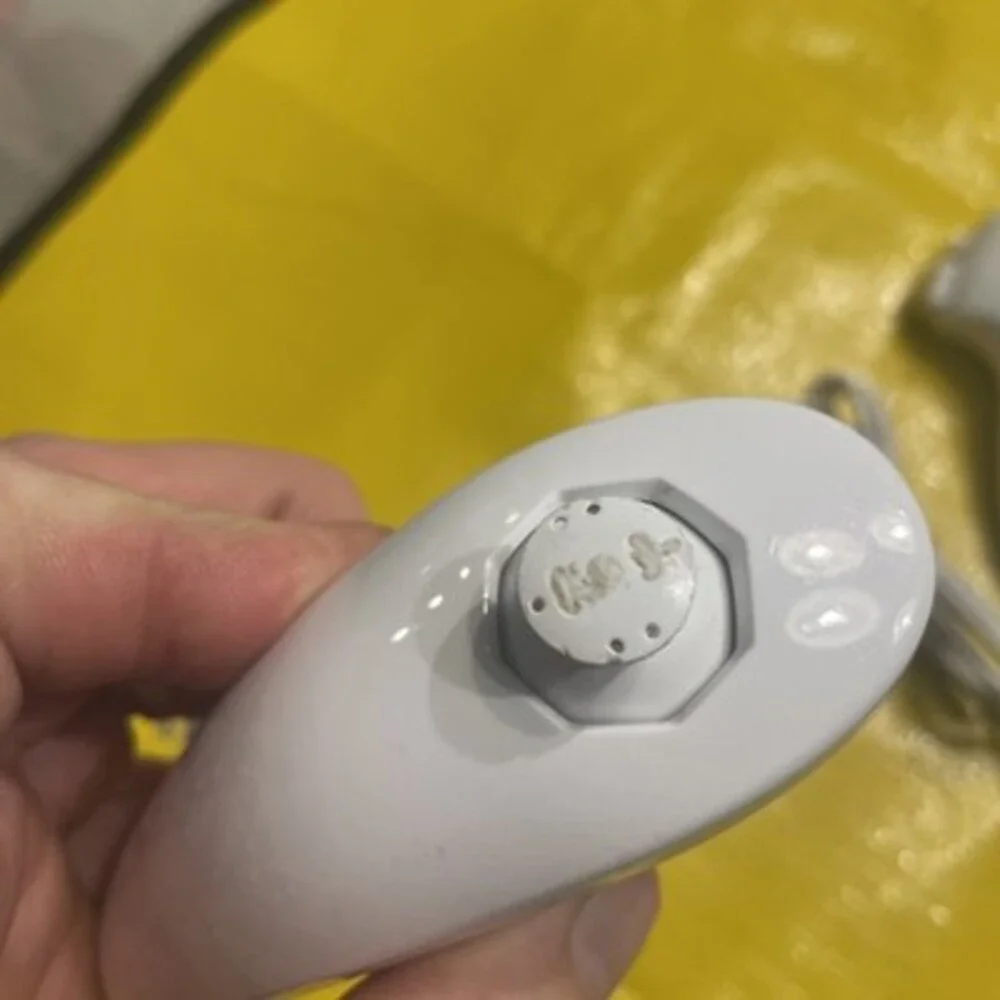 wii nunchuck white